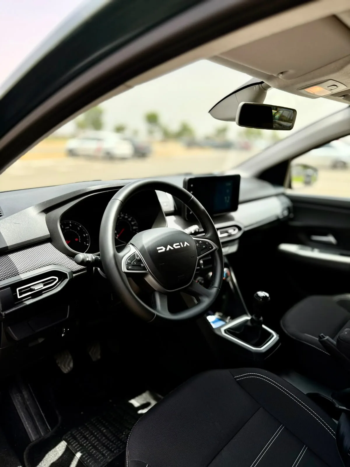 Dacia Jogger dashboard and manual gear lever
