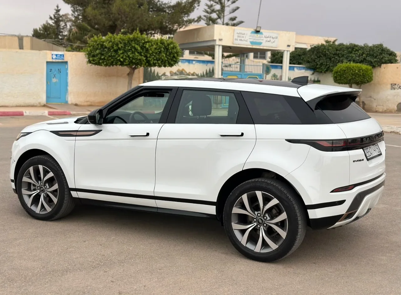 Range Rover Evoque side and rear view